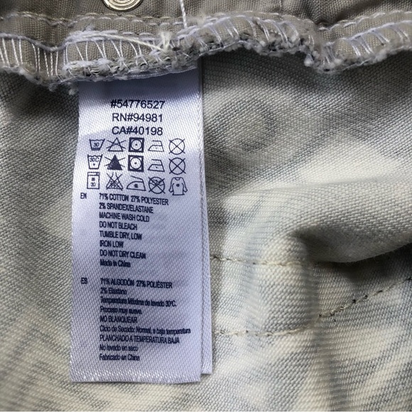 Forever 21 Premium Denim Black & White w/Red Embroidery on Aztec Design Size 26 - Picture 7 of 8